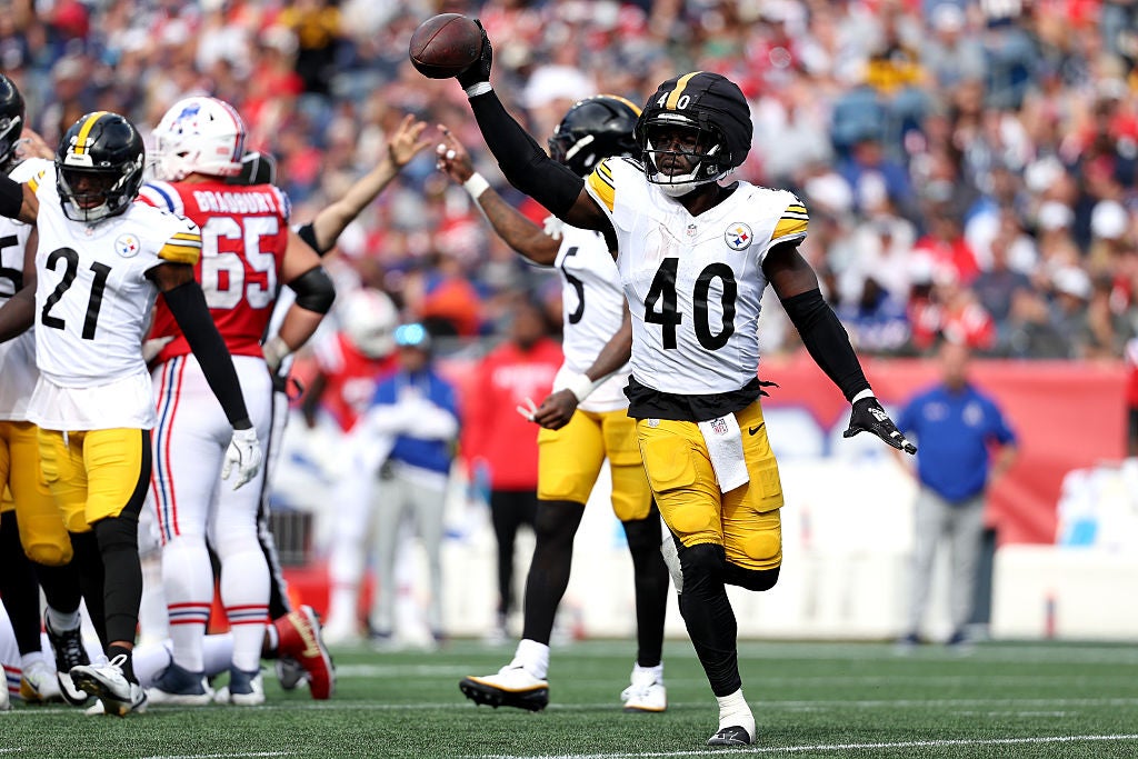 FOXBOROUGH, MASSACHUSETTS - SEPTEMBER 21: Jabrill Peppers #40 of the Pittsburgh Steelers celebrates after recovering a fumble during the third quarter against the New England Patriots at Gillette Stadium on September 21, 2025 in Foxborough, Massachusetts. (Photo by Jordan Bank/Getty Images)