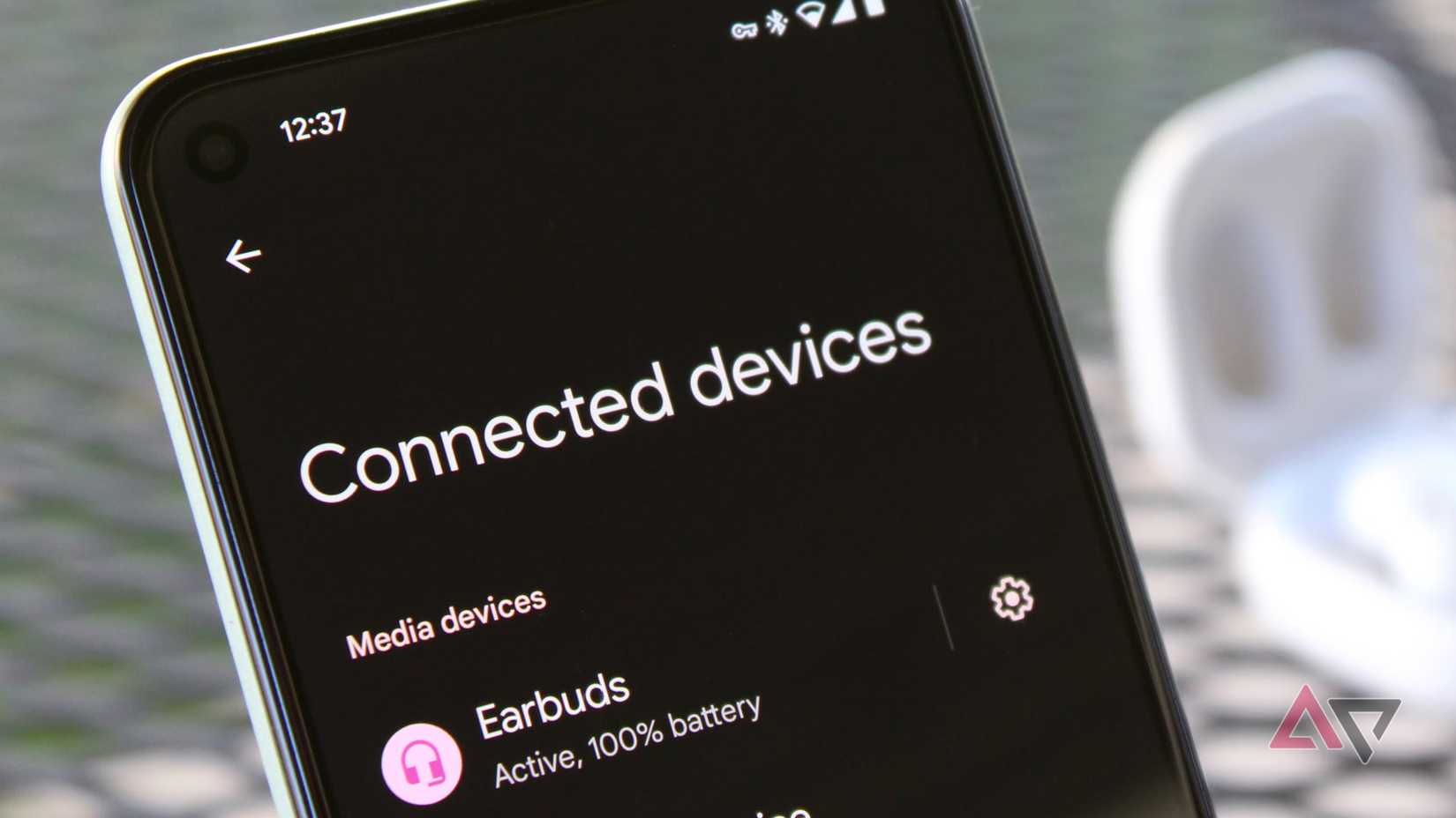 Smartphone screen displaying the "Connected devices" menu with paired earbuds showing active status and battery level.